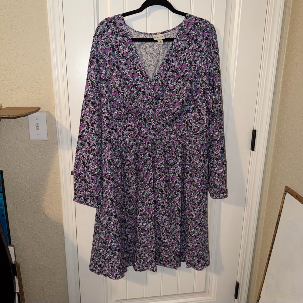 Gorgeous, lightweight floral purple dress perfect for Easter size 1x
